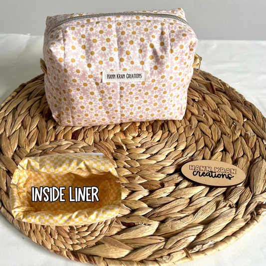 Small Blush Daisy Makeup Bag